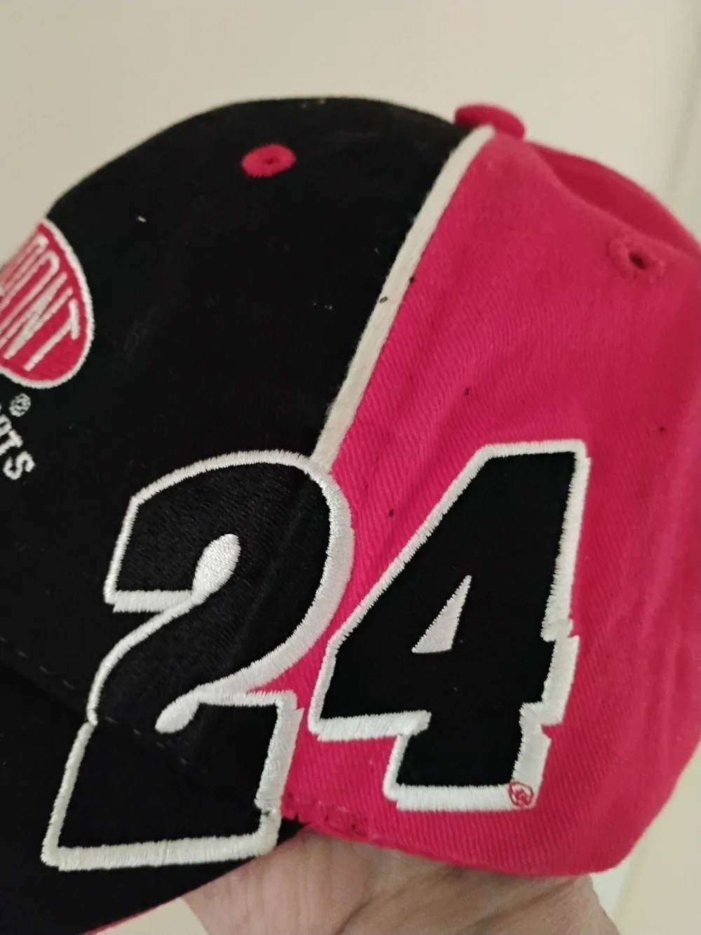 #24 Jeff Gordon DuPont Motorsports Black & Red Racing Cap